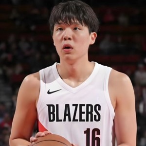 BOB半岛体育-扎心！开拓者媒体人批杨瀚森跟不上季后赛节奏 建议留下罗威