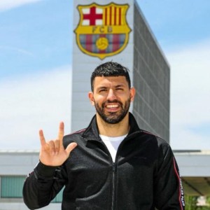 BOB半岛官网-官方：阿圭罗加盟巴萨 签约两年